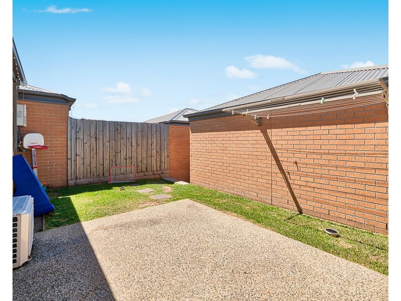 3 Supplejack Walk, Cranbourne North VIC 3977