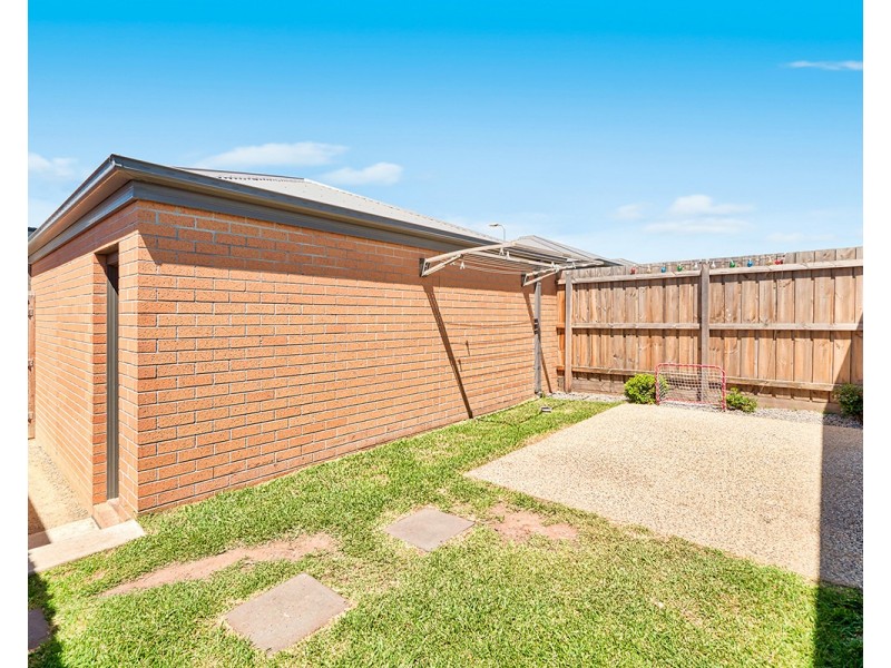3 Supplejack Walk, Cranbourne North VIC 3977