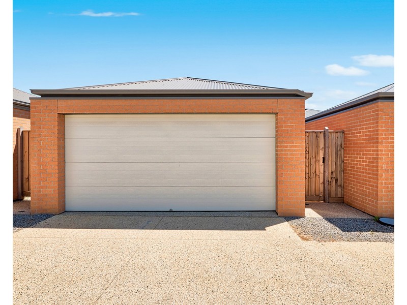 3 Supplejack Walk, Cranbourne North VIC 3977
