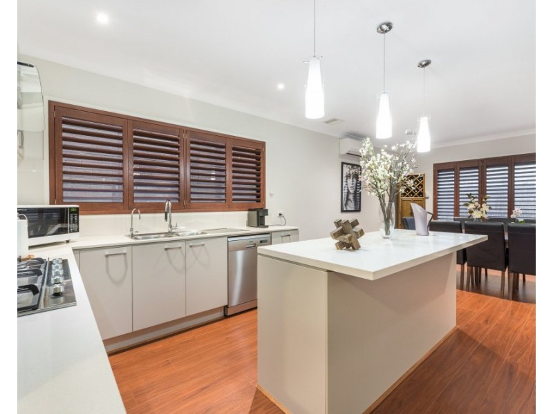 45 Royaloak Crescent, Cranbourne East VIC 3977