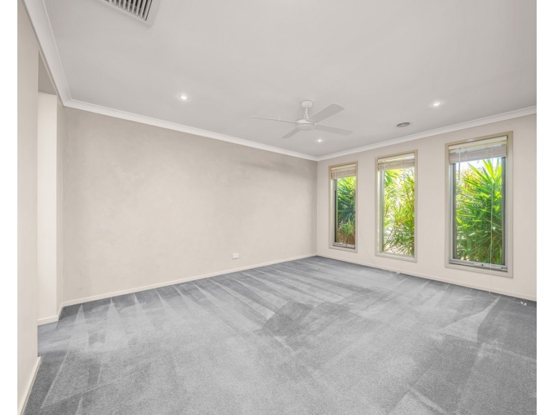 4 Rocky Street, Cranbourne East VIC 3977