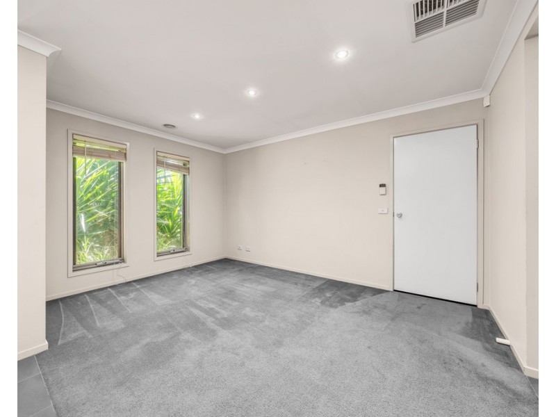 4 Rocky Street, Cranbourne East VIC 3977