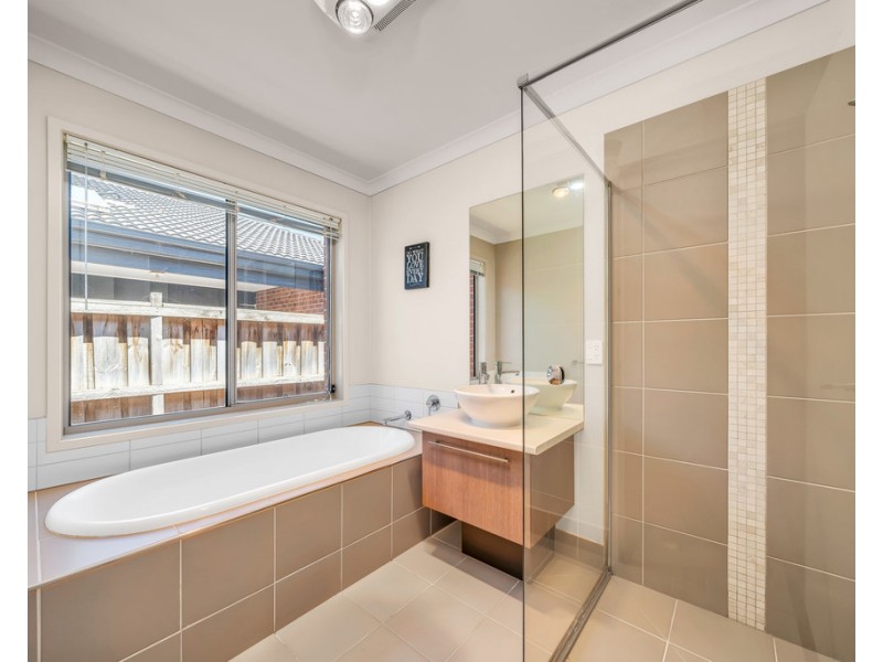 4 Rocky Street, Cranbourne East VIC 3977