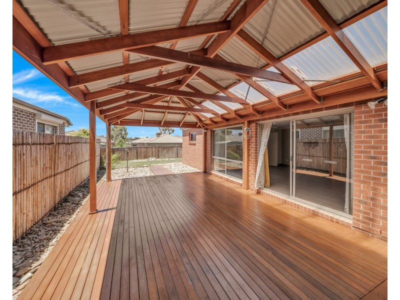 4 Rocky Street, Cranbourne East VIC 3977