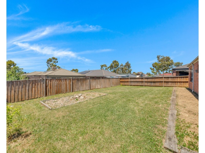 4 Rocky Street, Cranbourne East VIC 3977