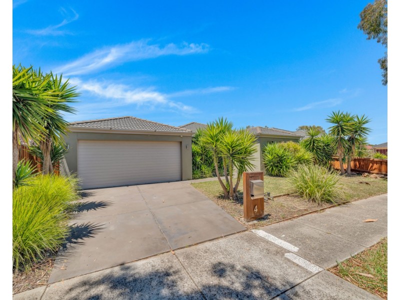 4 Rocky Street, Cranbourne East VIC 3977