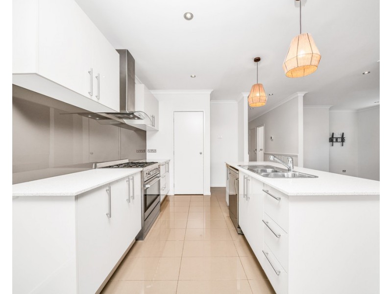 20 Serene Way, Clyde North VIC 3978