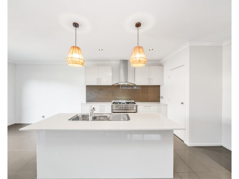 20 Serene Way, Clyde North VIC 3978