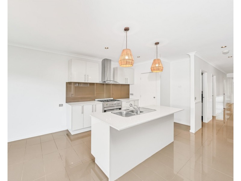 20 Serene Way, Clyde North VIC 3978