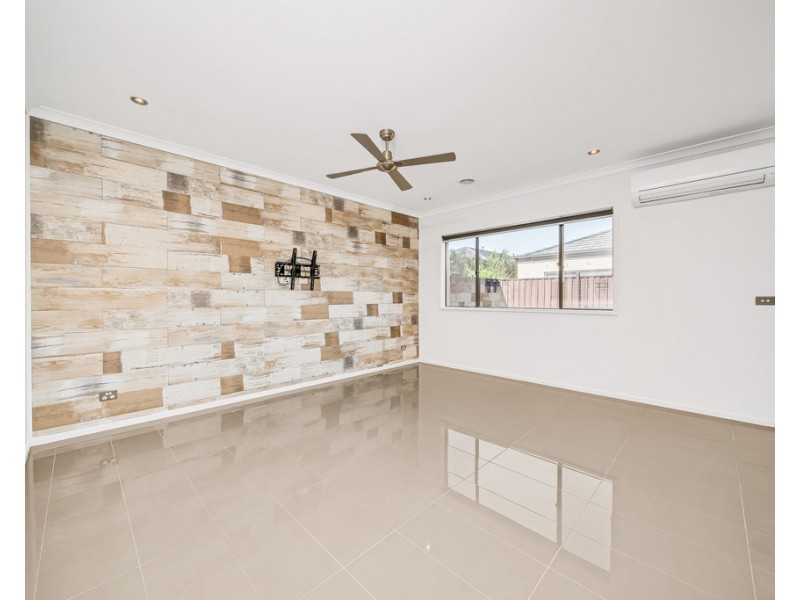 20 Serene Way, Clyde North VIC 3978