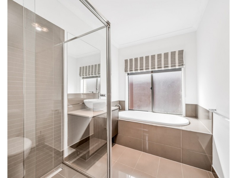 20 Serene Way, Clyde North VIC 3978