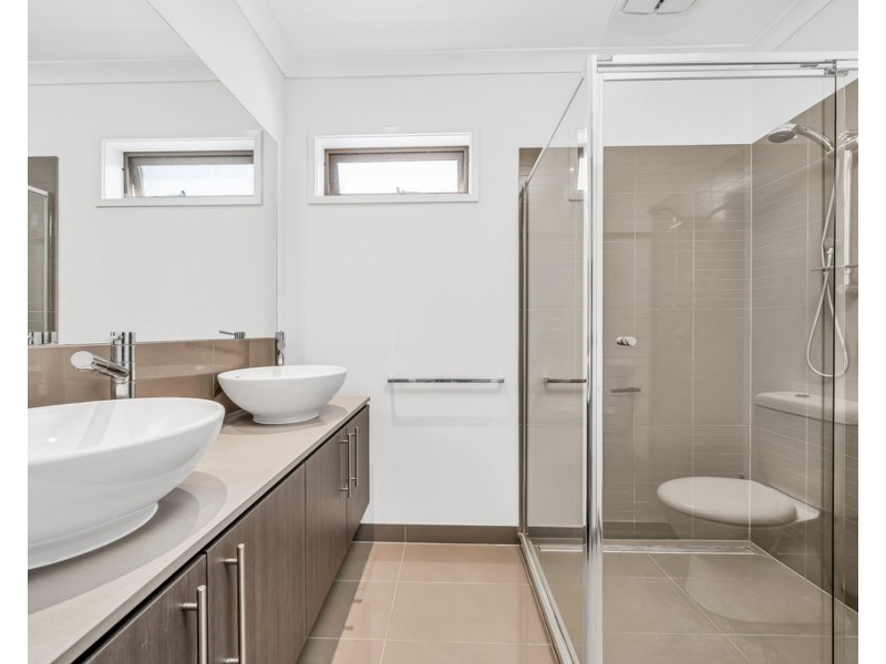 20 Serene Way, Clyde North VIC 3978