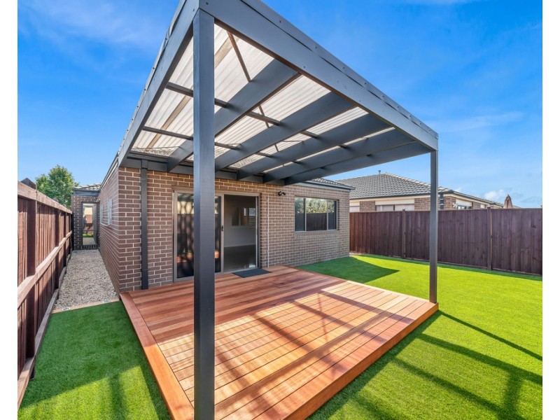 20 Serene Way, Clyde North VIC 3978