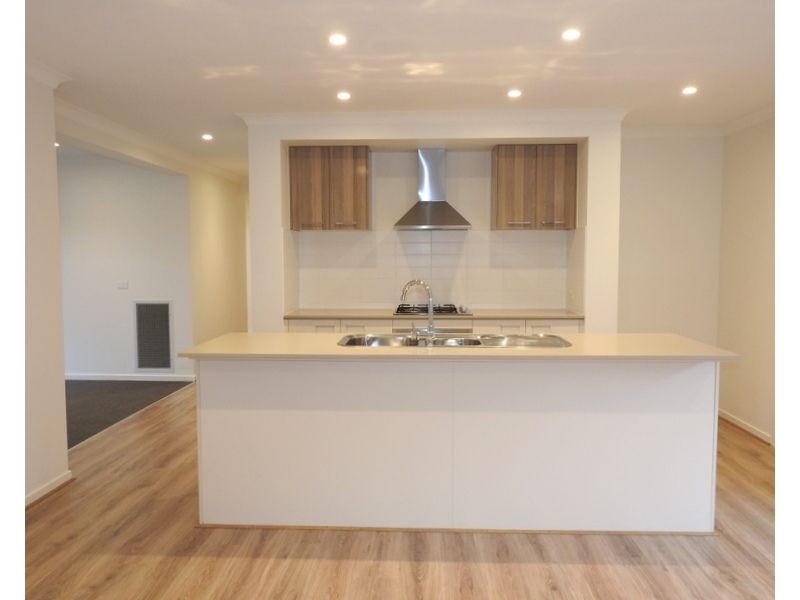 7 Almondbank Road, Cranbourne East VIC 3977