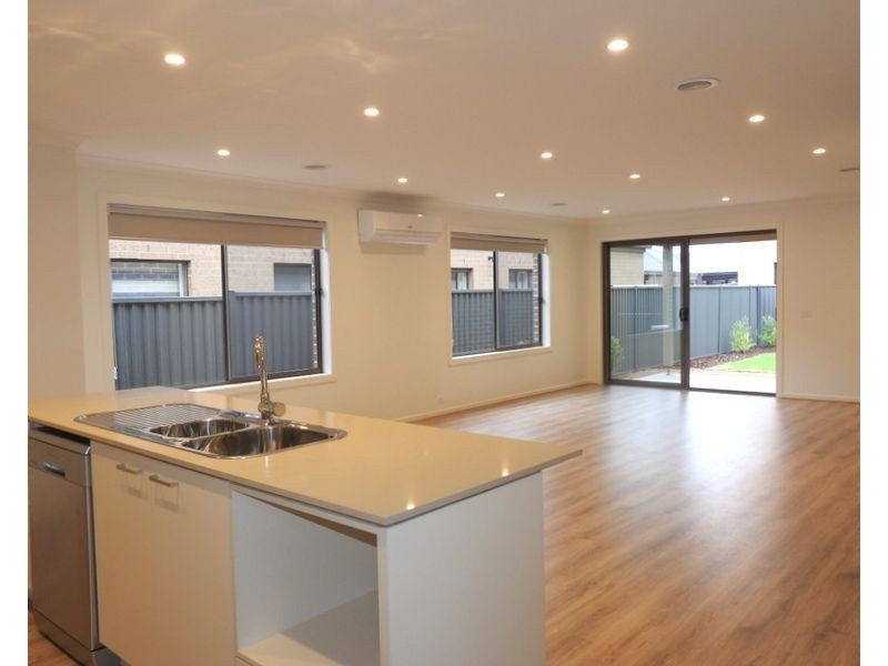 7 Almondbank Road, Cranbourne East VIC 3977