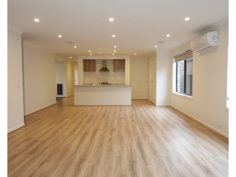 7 Almondbank Road, Cranbourne East VIC 3977