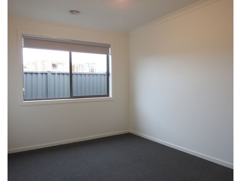 7 Almondbank Road, Cranbourne East VIC 3977