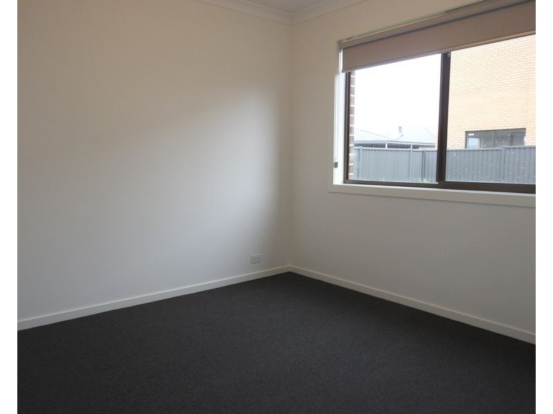 7 Almondbank Road, Cranbourne East VIC 3977