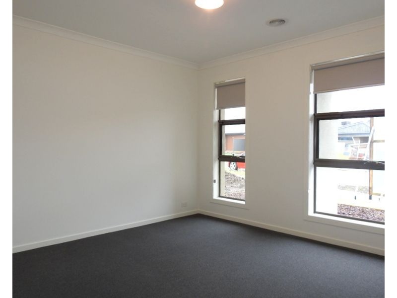 7 Almondbank Road, Cranbourne East VIC 3977