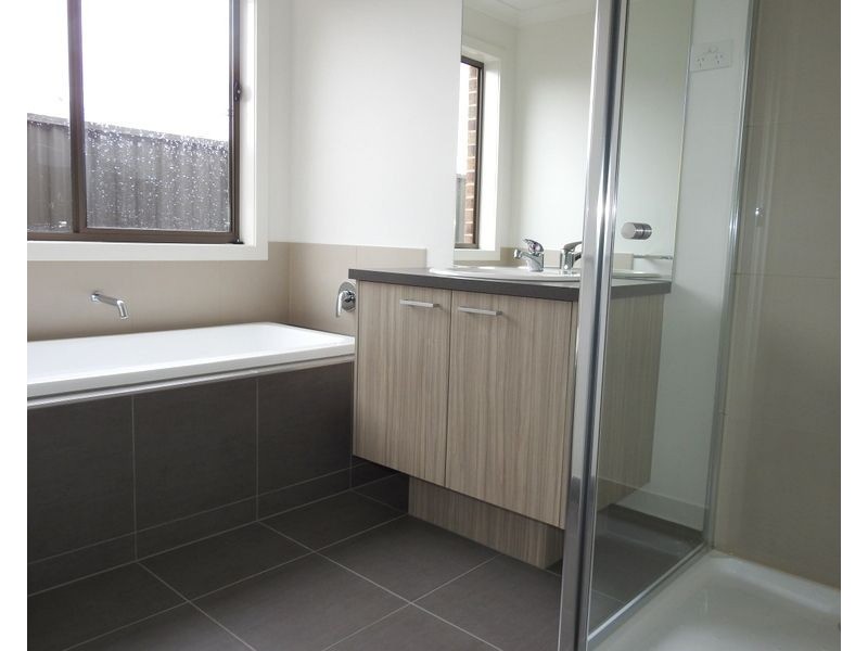 7 Almondbank Road, Cranbourne East VIC 3977