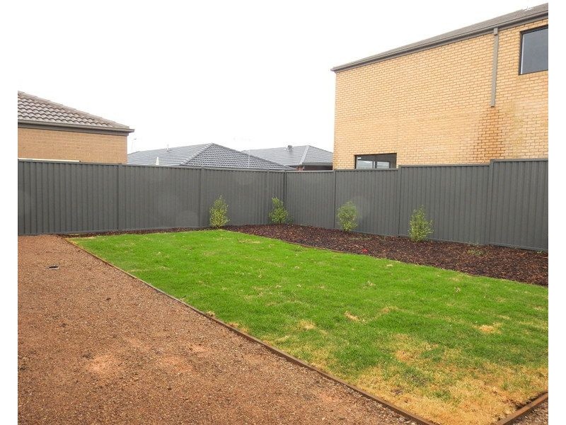 7 Almondbank Road, Cranbourne East VIC 3977