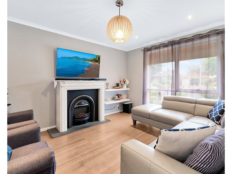 40 Frances Crescent, Cranbourne North VIC 3977