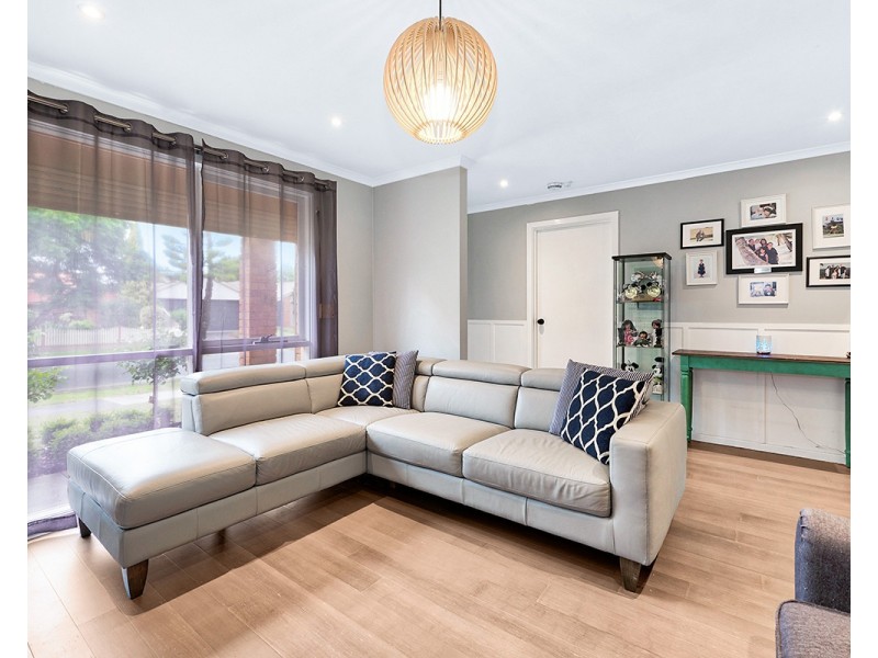 40 Frances Crescent, Cranbourne North VIC 3977