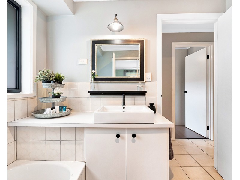 40 Frances Crescent, Cranbourne North VIC 3977