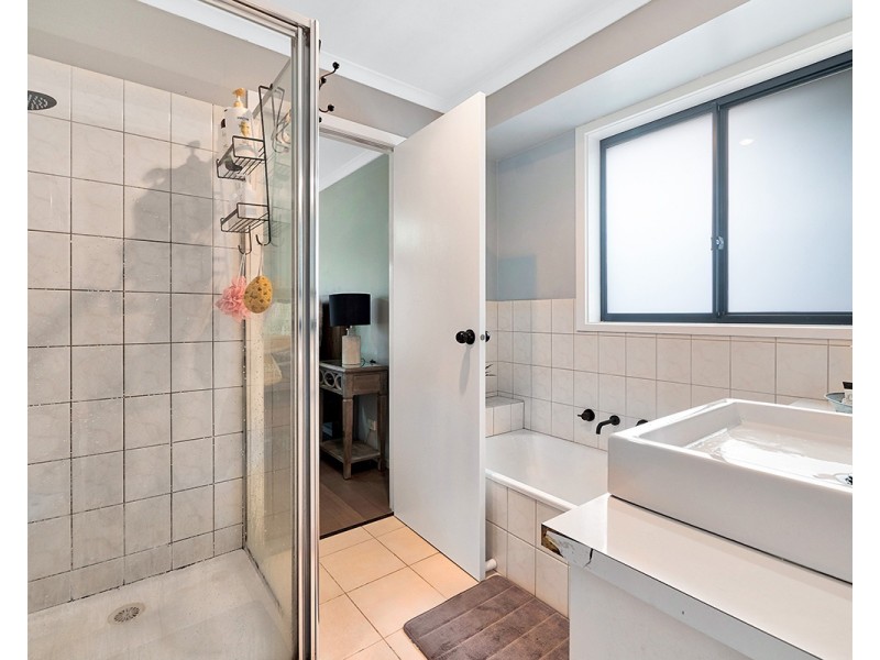 40 Frances Crescent, Cranbourne North VIC 3977