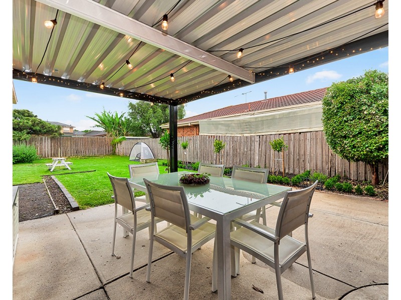 40 Frances Crescent, Cranbourne North VIC 3977