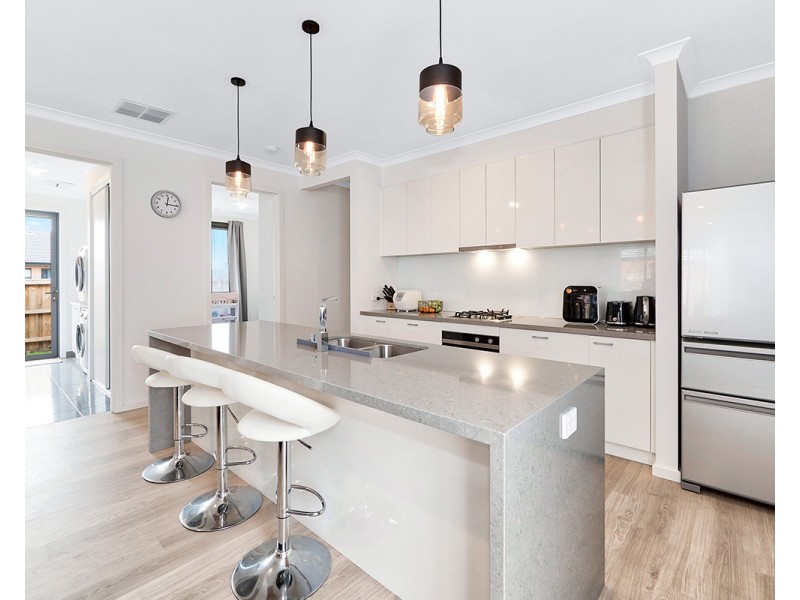 37 Cherokee Parade, Clyde VIC 3978