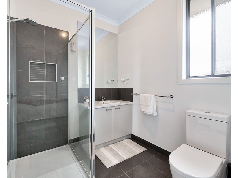 37 Cherokee Parade, Clyde VIC 3978