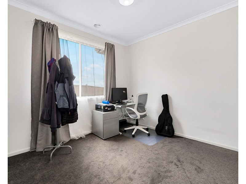 37 Cherokee Parade, Clyde VIC 3978