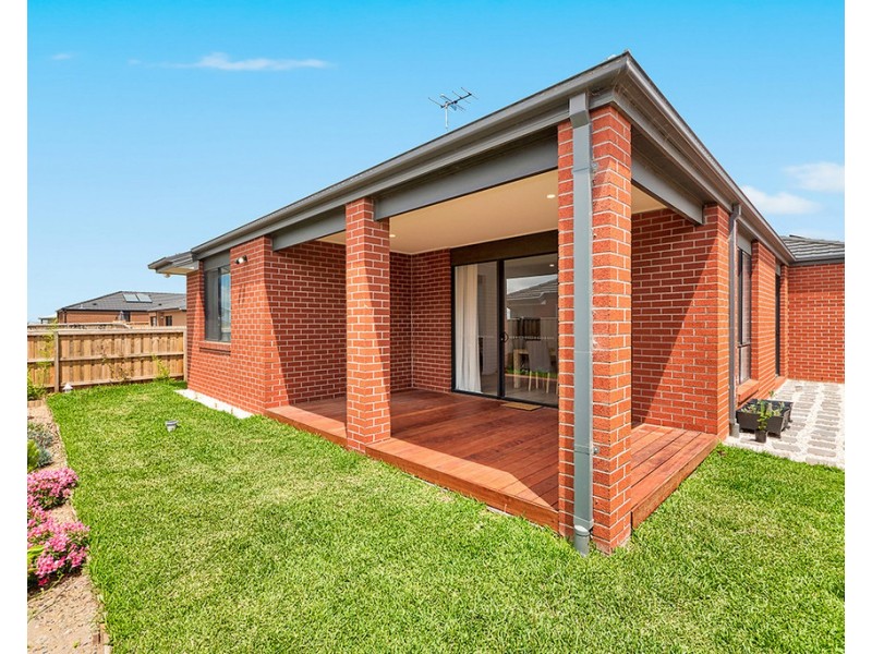 37 Cherokee Parade, Clyde VIC 3978