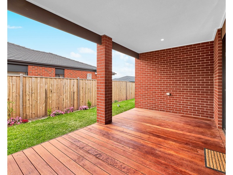 37 Cherokee Parade, Clyde VIC 3978