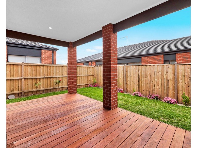 37 Cherokee Parade, Clyde VIC 3978