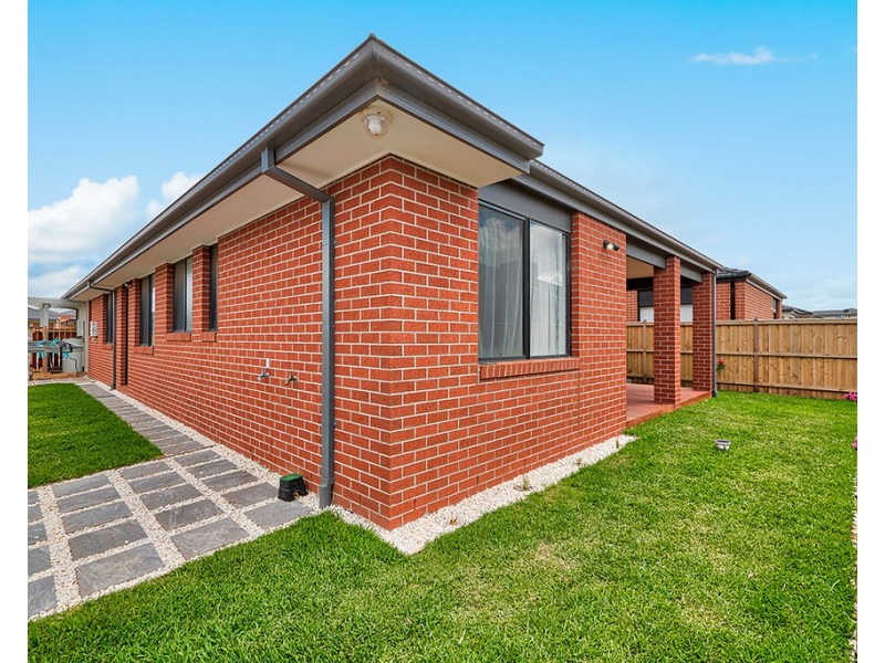 37 Cherokee Parade, Clyde VIC 3978