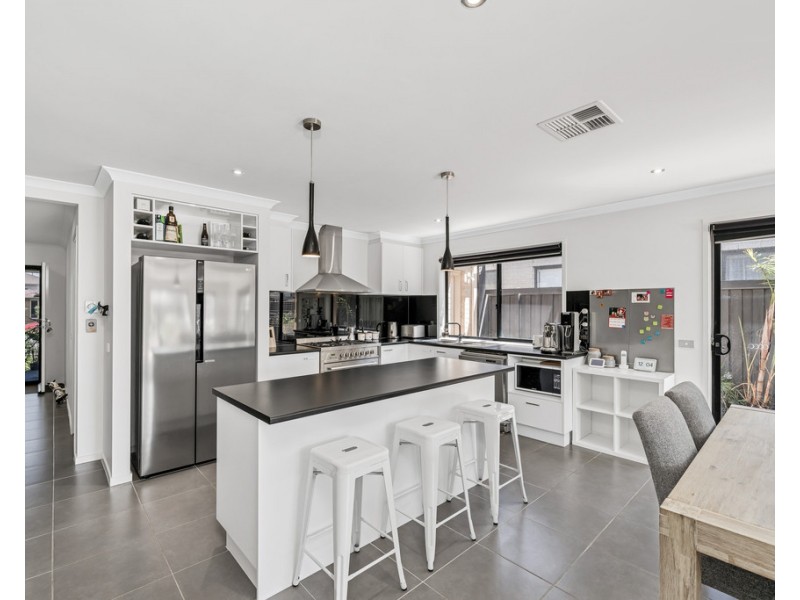 24 Goulburn Street, Cranbourne East VIC 3977