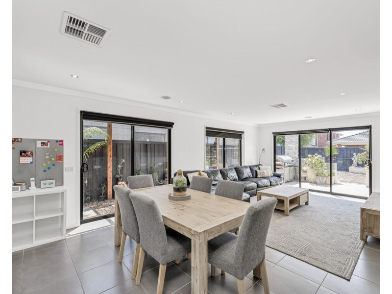 24 Goulburn Street, Cranbourne East VIC 3977