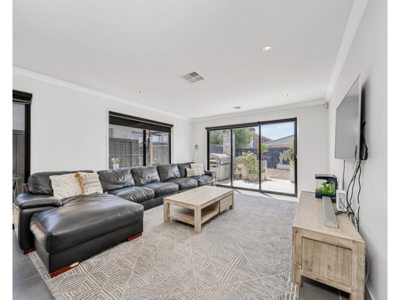 24 Goulburn Street, Cranbourne East VIC 3977