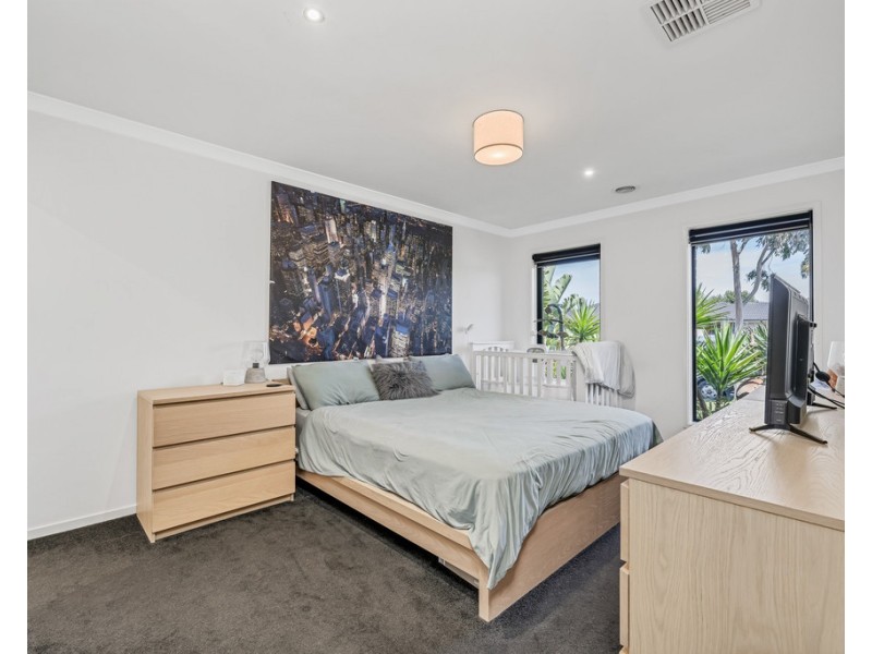 24 Goulburn Street, Cranbourne East VIC 3977