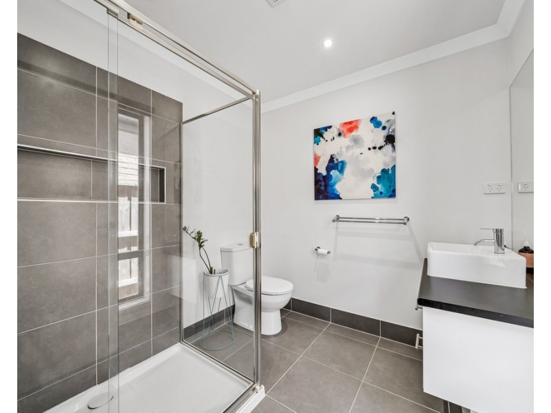 24 Goulburn Street, Cranbourne East VIC 3977