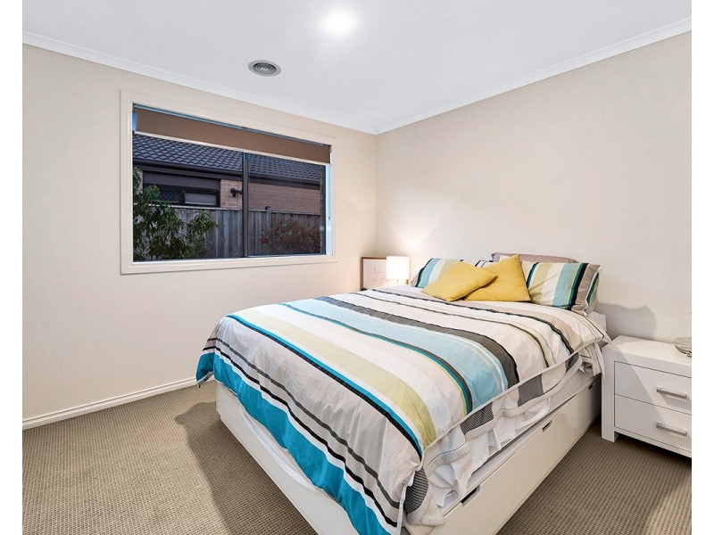 5 Pallyang Lane, Cranbourne East VIC 3977