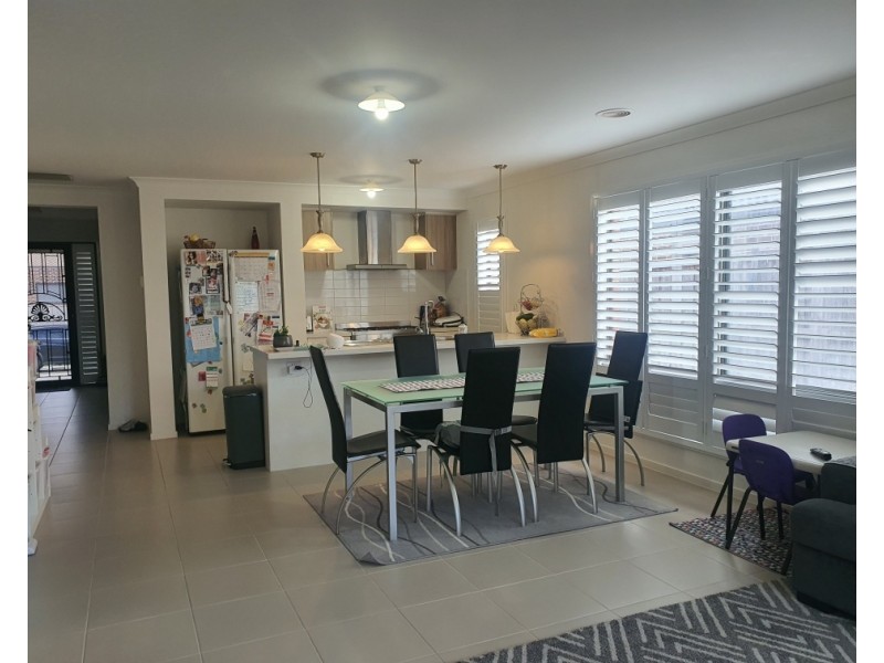 4 Carisbrooke Way, Clyde North VIC 3978