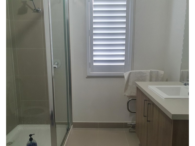 4 Carisbrooke Way, Clyde North VIC 3978