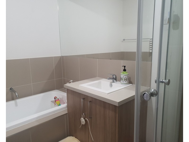 4 Carisbrooke Way, Clyde North VIC 3978