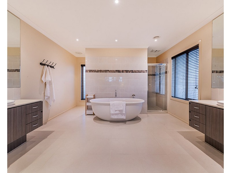 20 Abrus Circuit, Cranbourne North VIC 3977