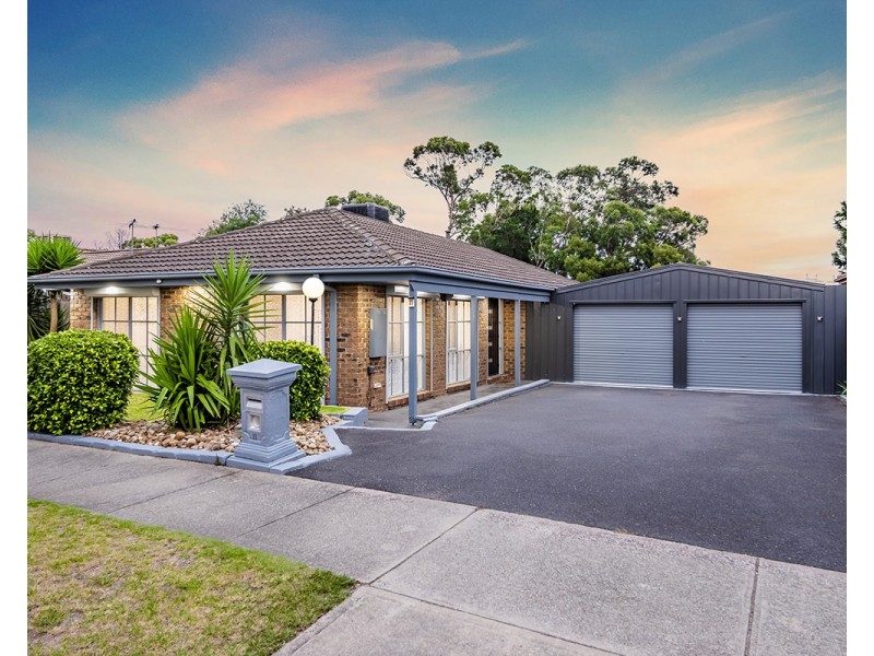11 Horsfield Street, Cranbourne North VIC 3977