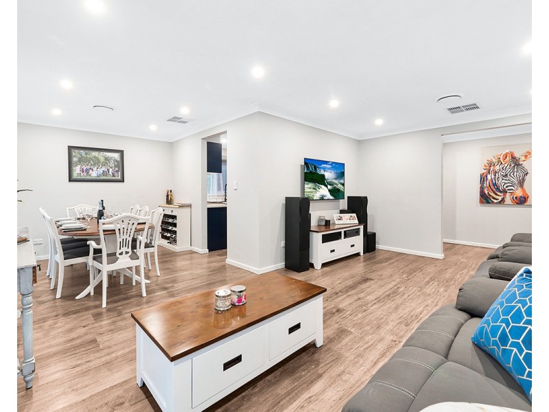 11 Horsfield Street, Cranbourne North VIC 3977