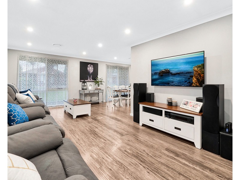 11 Horsfield Street, Cranbourne North VIC 3977